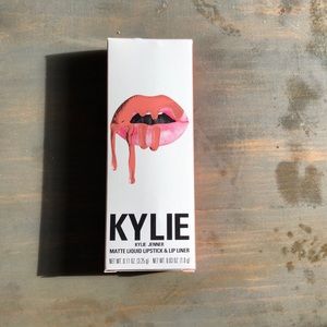 Kylie Jenner Lip Stick & Lip Liner
